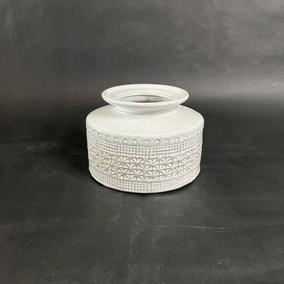 Vintage White Textured Ceramic Pot Short MCM Italian Style Unmarked Planter - Picture 2 of 5